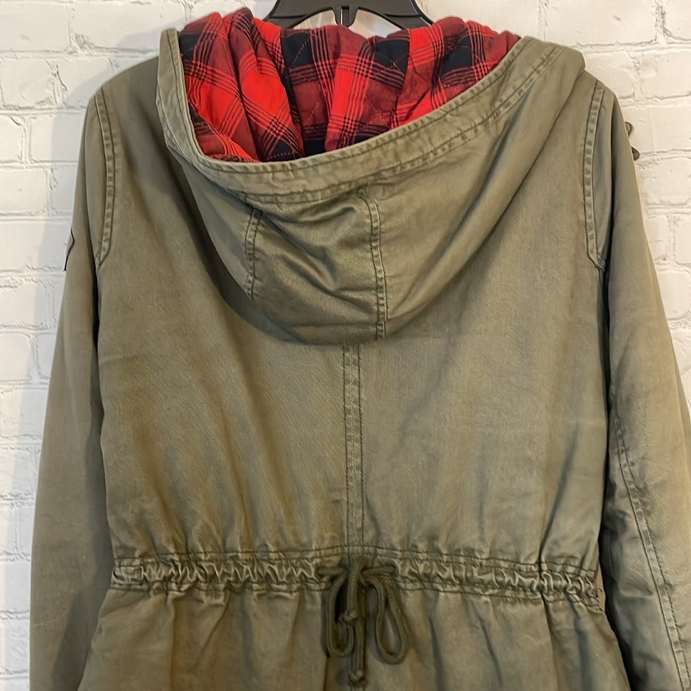 Hollister Olive Green with Buffalo plaid lining warm weather Parker Coat Jacket - Picture 9 of 9
